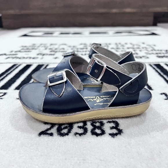 Hoy Shoe Salt Water Sun-San Surfer sandals in navy leather - Picture 1 of 8